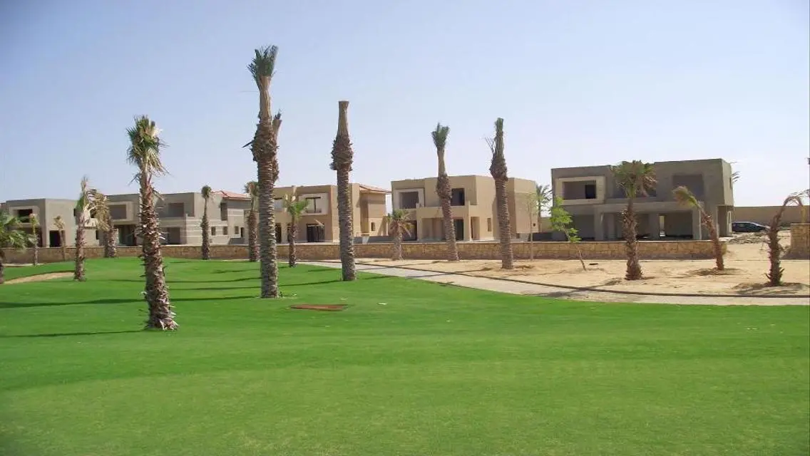 فيلا فاخرة مع حديقة خاصة ومسبح مشترك