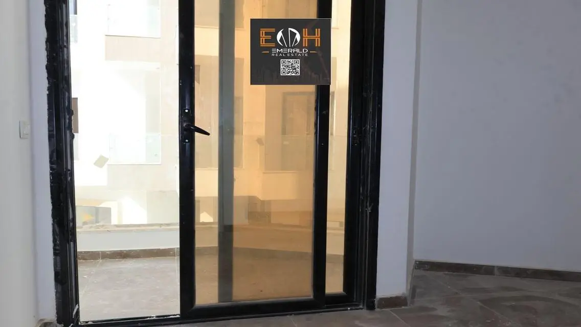 شقة سكنية فاخرة في موقع متميز