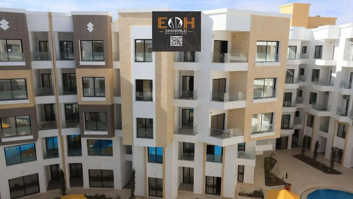 شقة سكنية فاخرة في موقع متميز