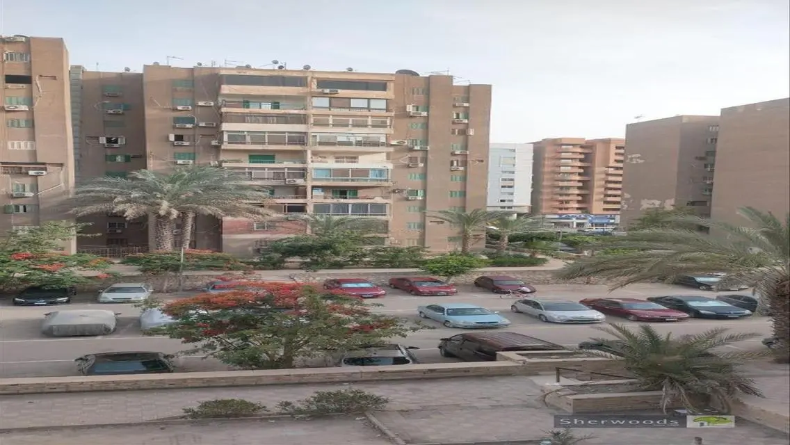 شقة فاخرة للبيع بمساحة واسعة