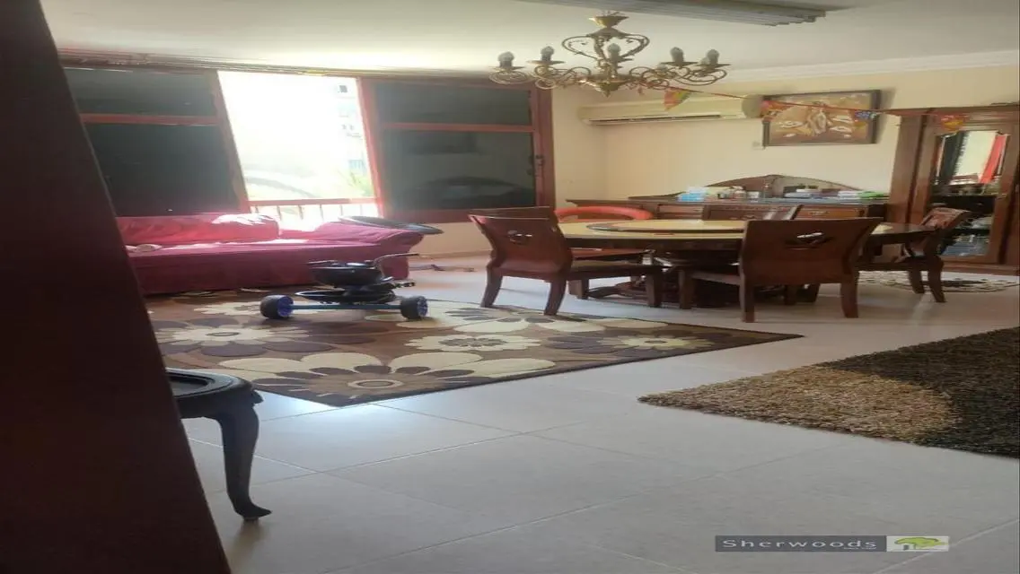 شقة فاخرة للبيع بمساحة واسعة