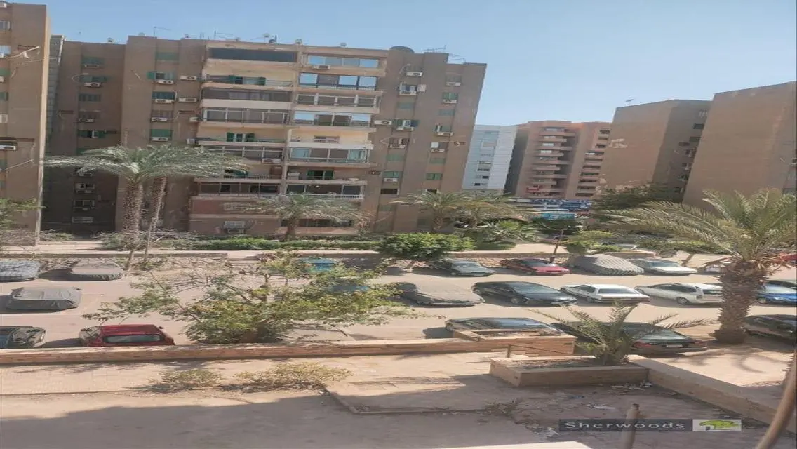 شقة فاخرة للبيع بمساحة واسعة