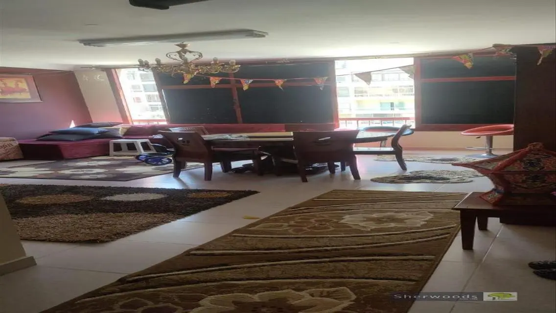شقة فاخرة للبيع بمساحة واسعة
