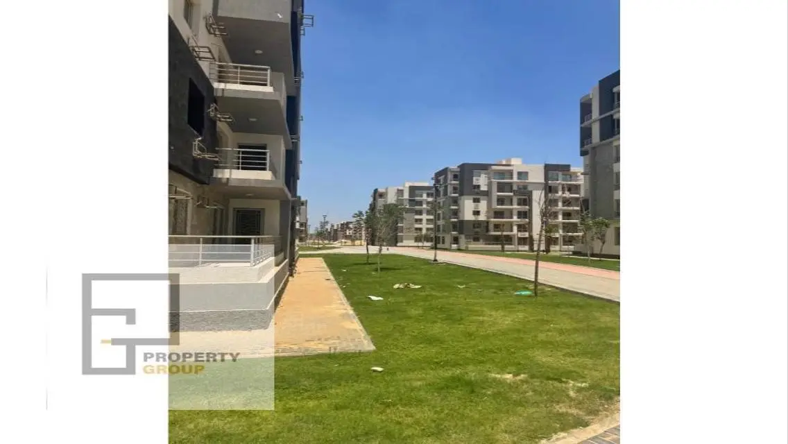 شقة فاخرة مطلة على البحيرة مع حديقة خاصة