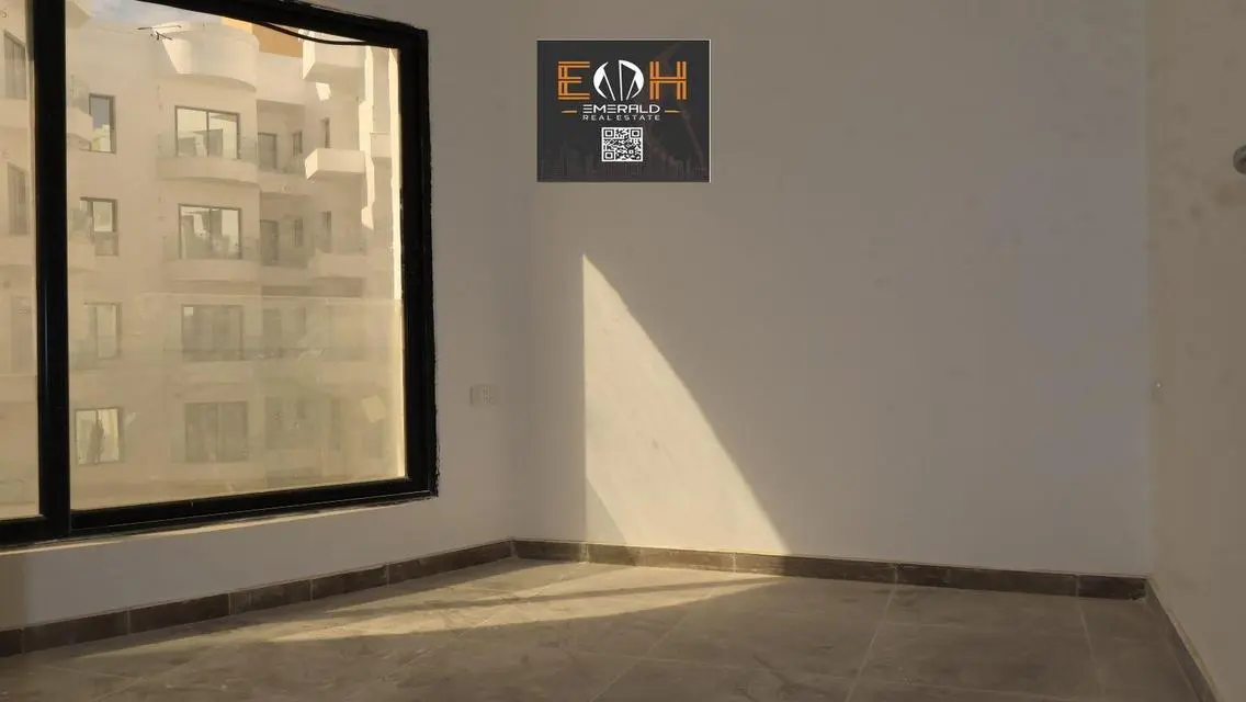 فيلا فاخرة بمسبح خاص وحديقة بإطلالة رائعة