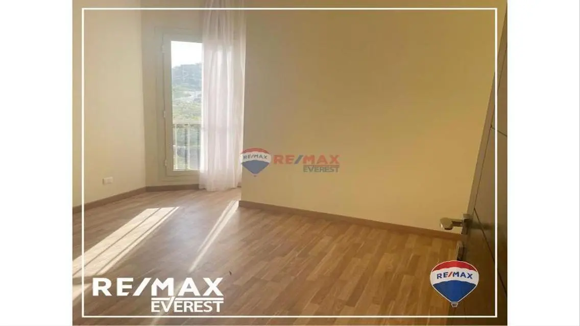 Comfortable Apartment with Study Room for Rent