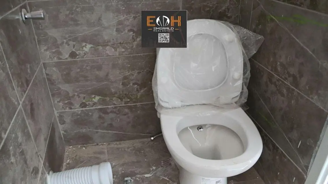 منزل فاخر مع حديقة خاصة ومسبح مشترك