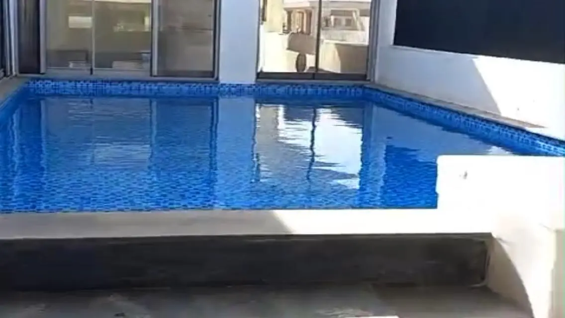 فيلا فاخرة للبيع مع ميزات مميزة
