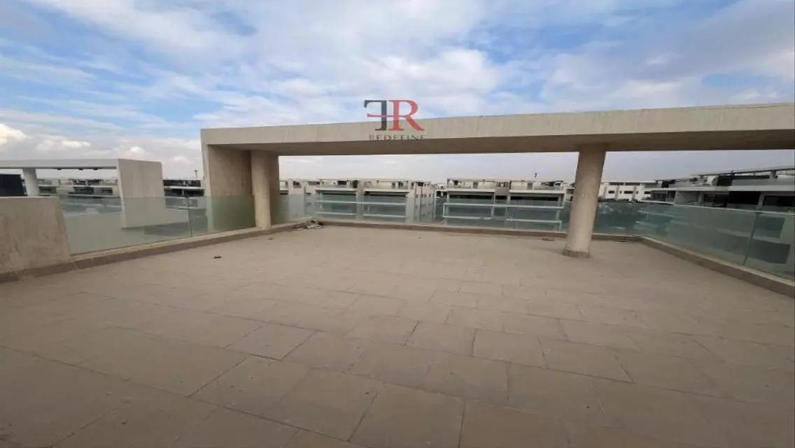 Luxury Apartment with Stunning Lake View