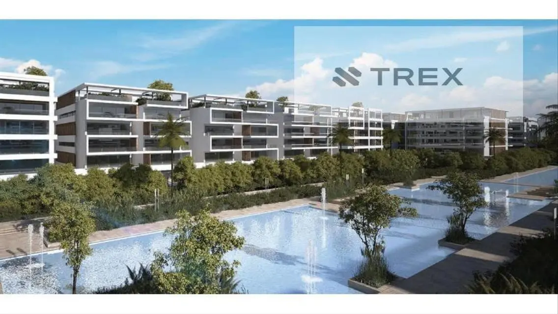 Luxury Apartment with Lake View in 34Golden-Square34