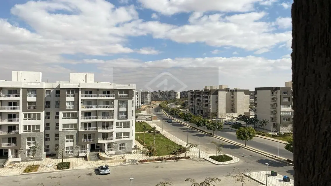شقة رائعة للبيع مع إطلالة مميزة - B12-74-2-1