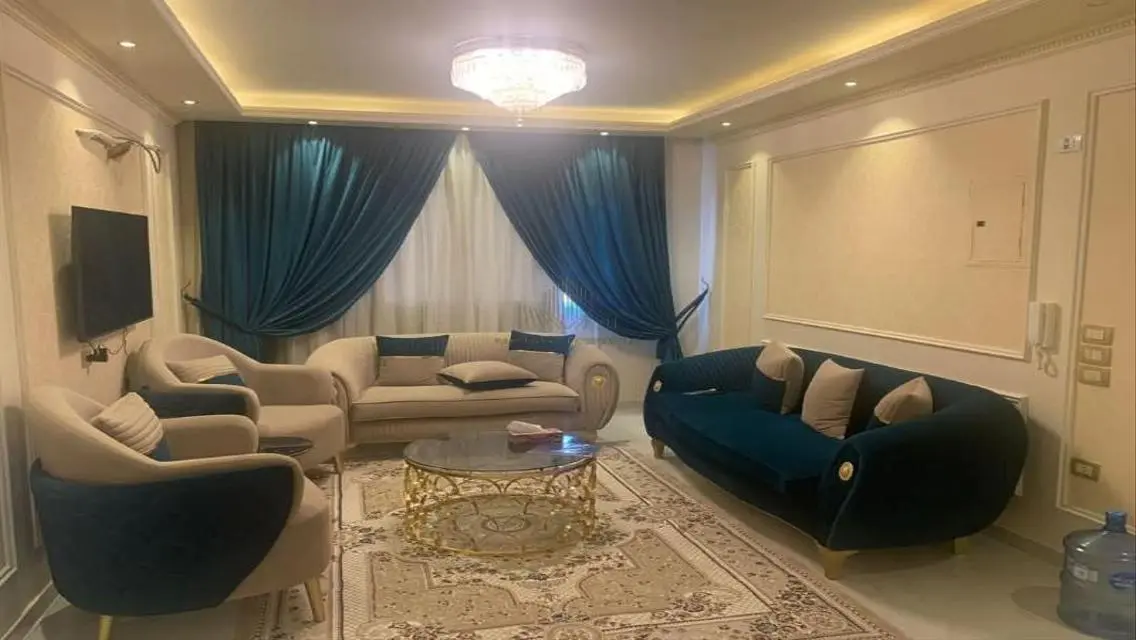 شقة مميزة بحارس أمن وموقف مغطى