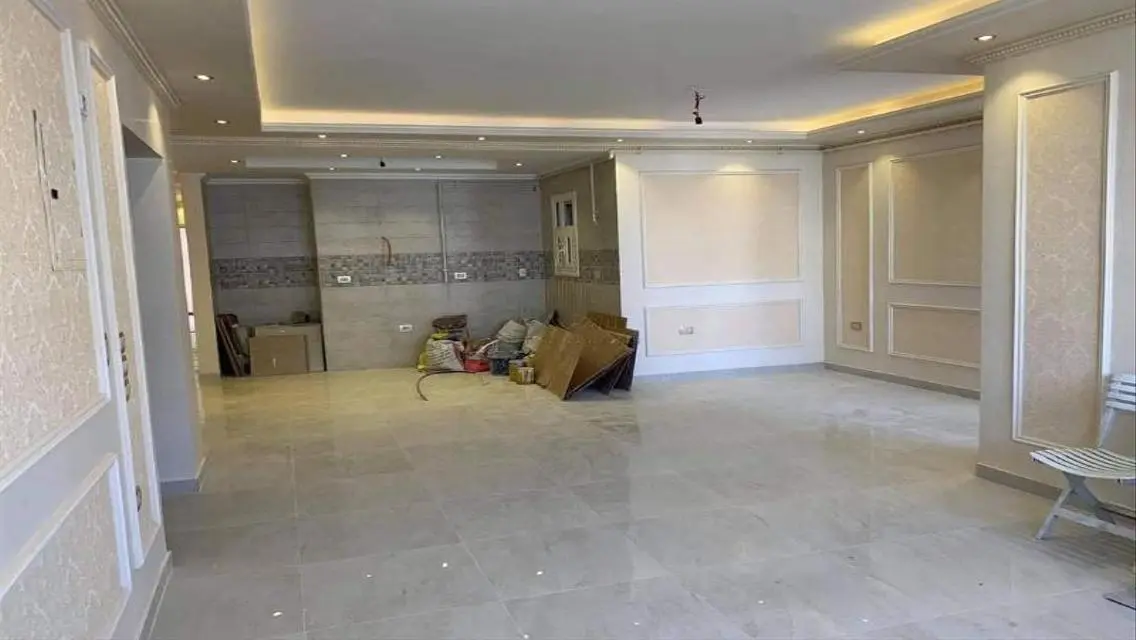 شقة مميزة بحارس أمن وموقف مغطى