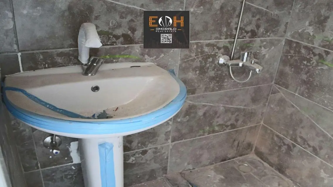 فيلا فاخرة للإيجار مع حديقة خاصة ومسبح مشترك
