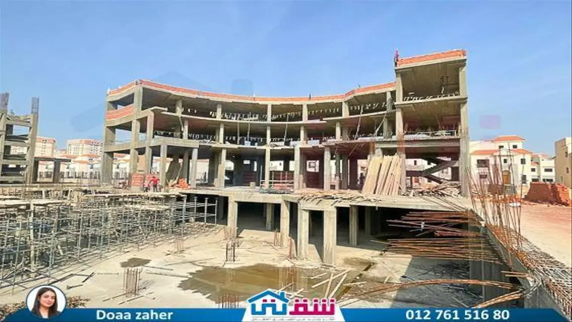 عقار فخم للبيع بمساحة مريحة