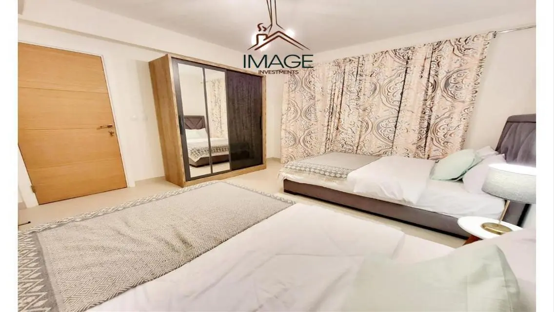 شقة فاخرة للبيع بتصميم عصري مع إطلالات ساحرة