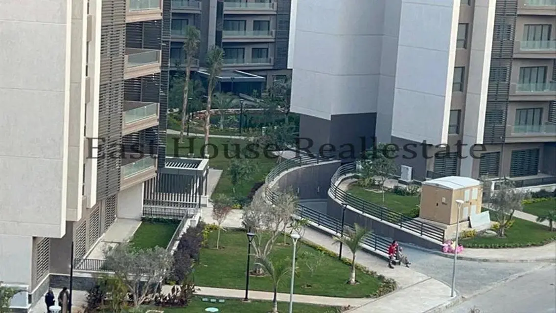 شقة فاخرة للبيع تطل على البحيرات