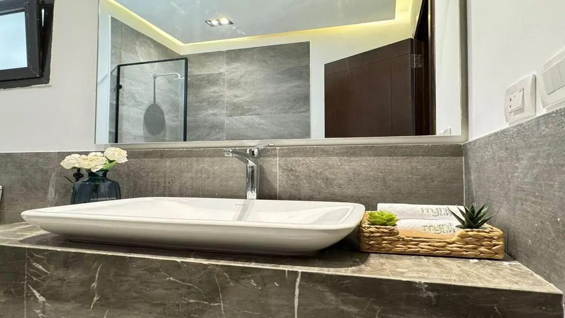 Luxury Apartment with Scenic Landmark View