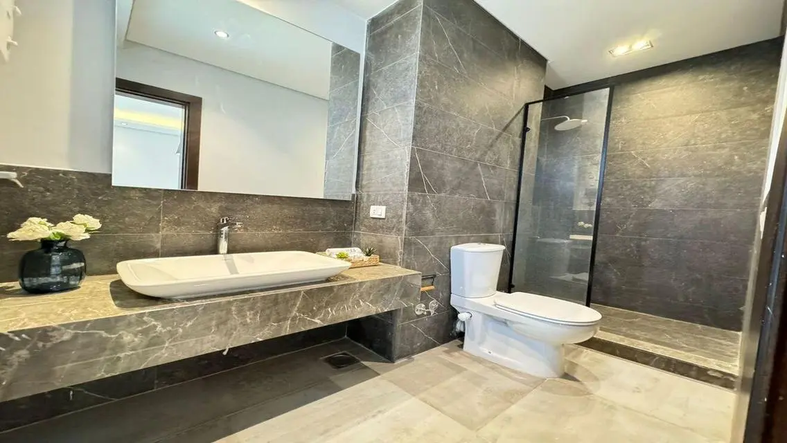 Luxury Apartment with Scenic Landmark View