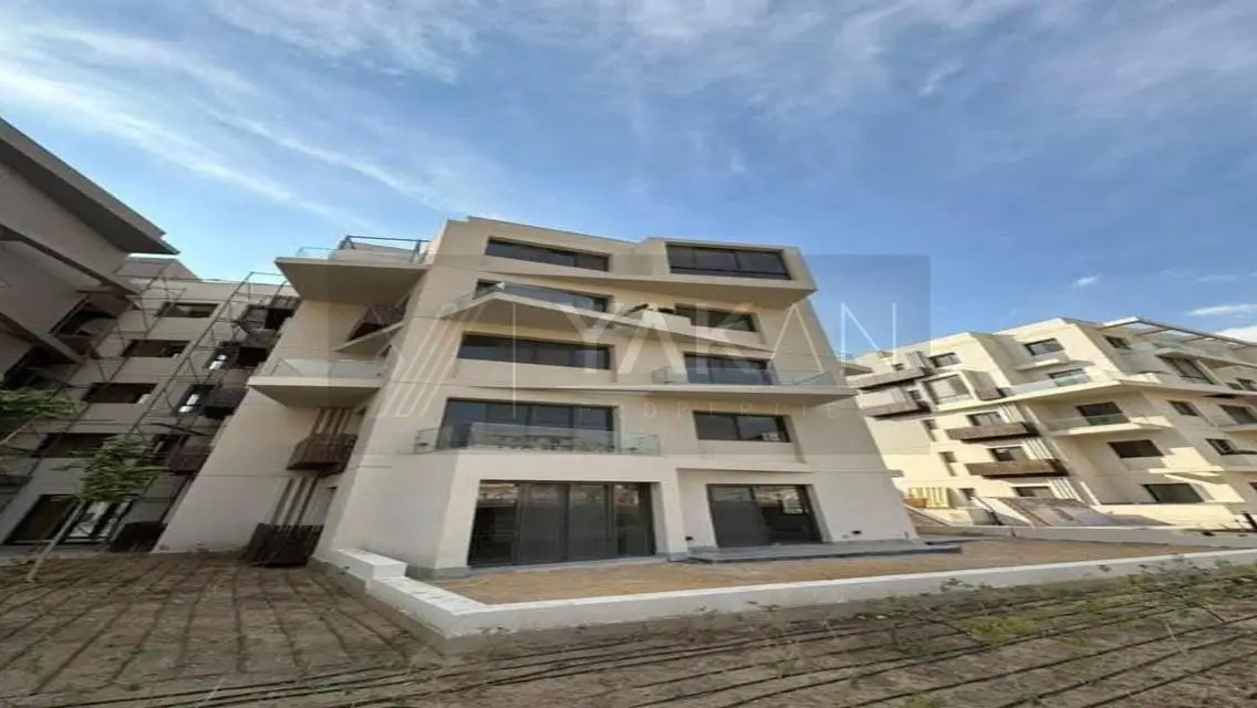 Stunning Apartment in Lakes -188-V-