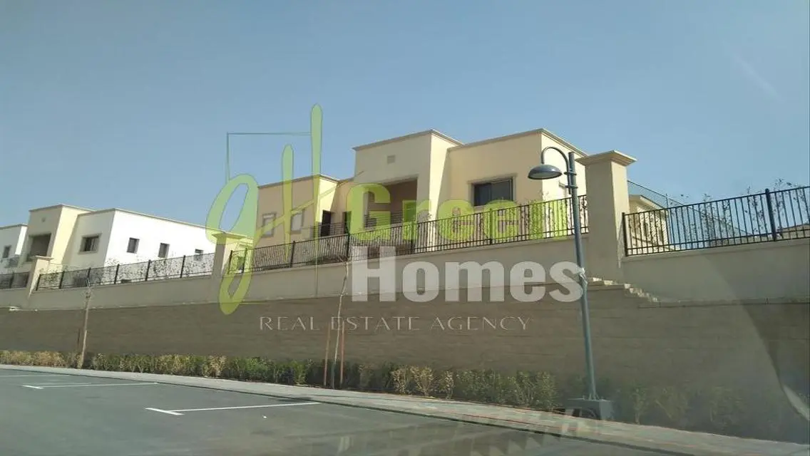 Luxurious Villa for Sale with Spacious Amenities