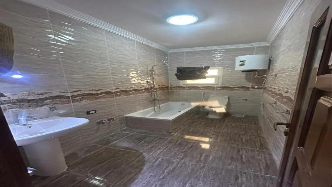 Apartment for Sale with Security Guard and Covered Parking