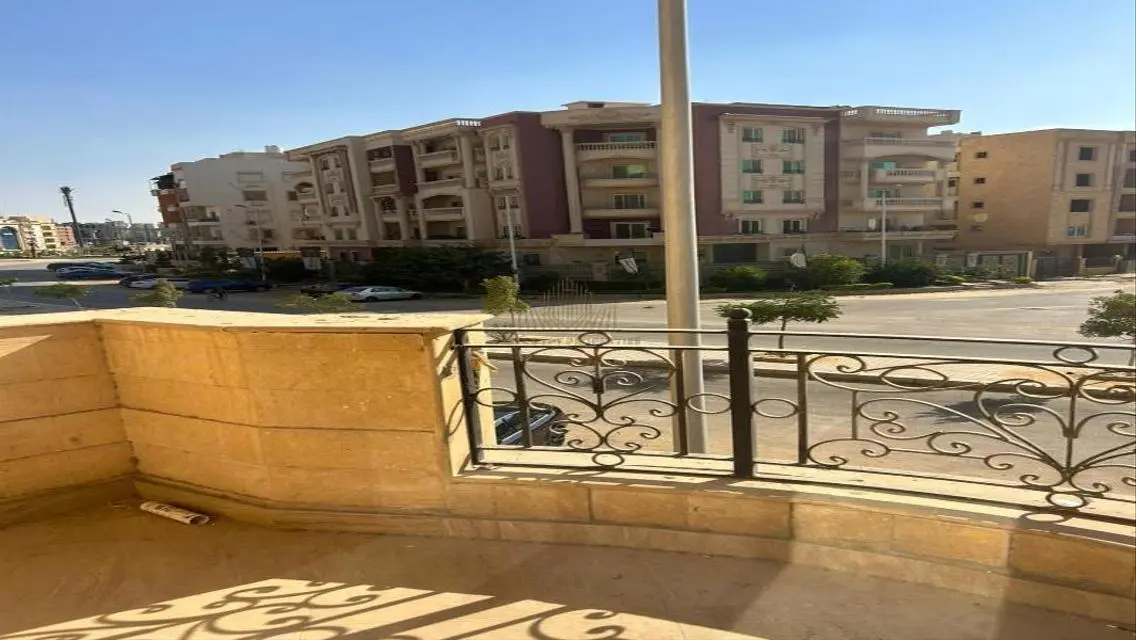 Apartment for Sale with Security Guard and Covered Parking