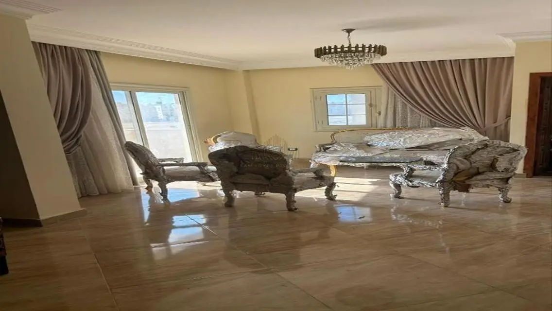 Apartment for Sale with Security Guard and Covered Parking