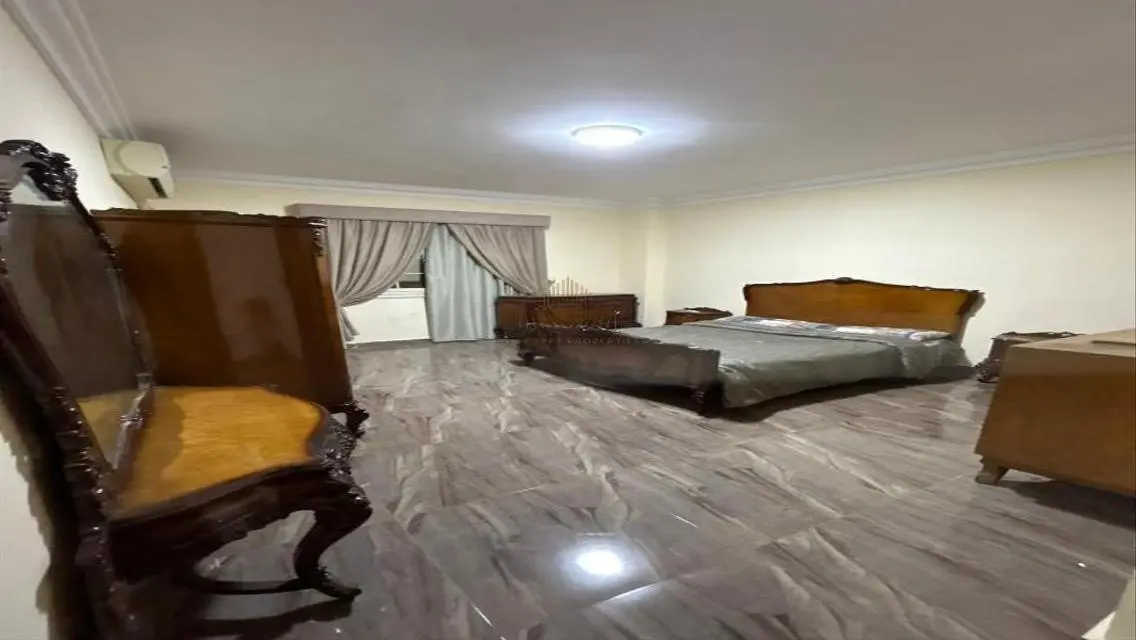 Apartment for Sale with Security Guard and Covered Parking
