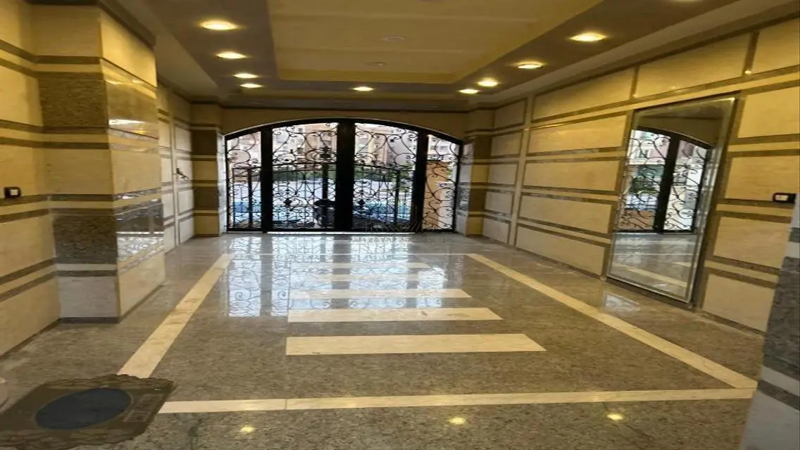 Apartment for Sale with Security Guard and Covered Parking