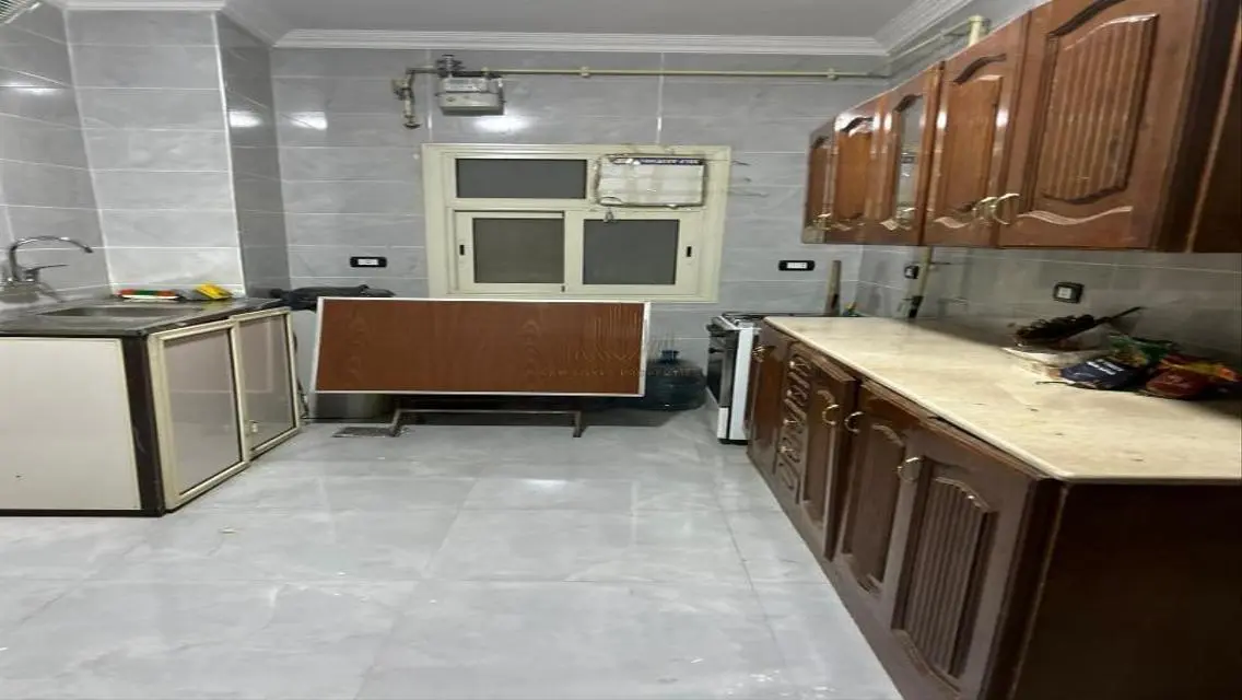 Apartment for Sale with Security Guard and Covered Parking