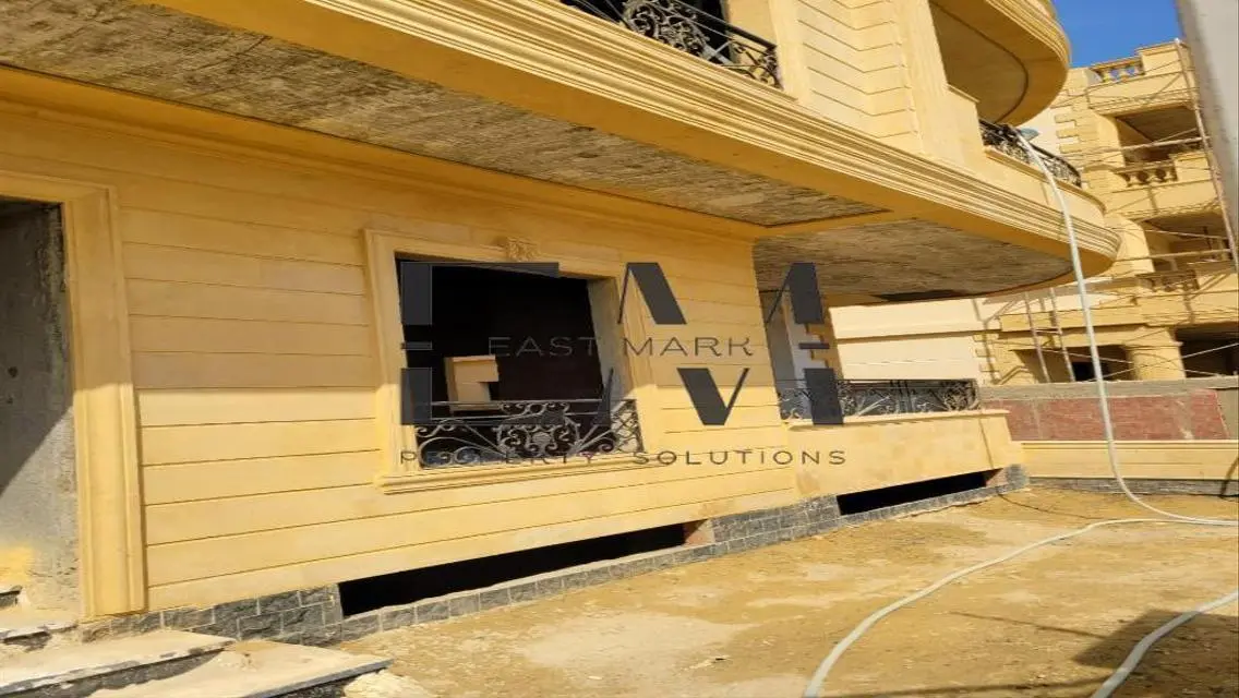 Stunning 230 Sq Meter Apartment with Balcony and Security