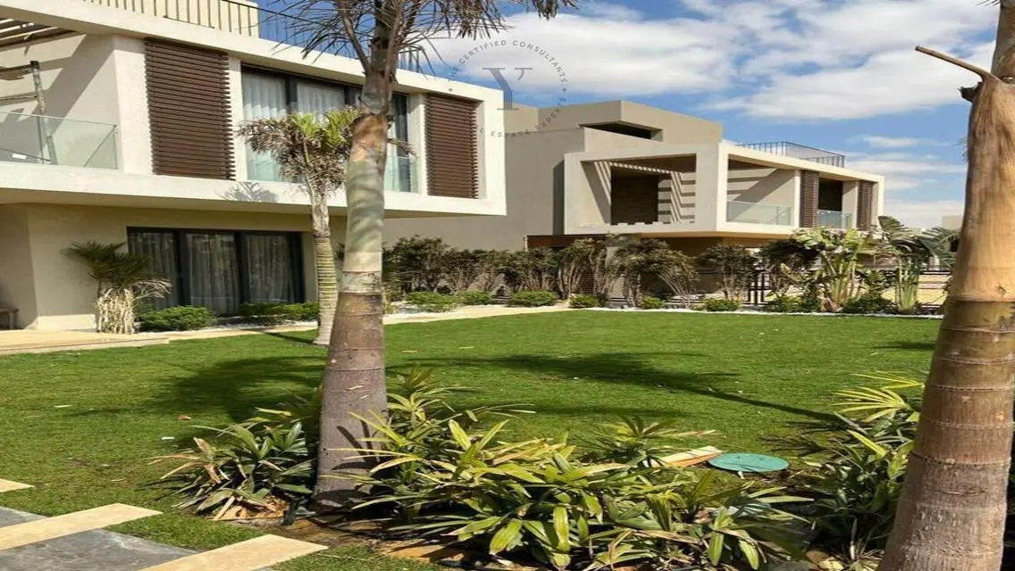 Luxury Villa with Private Garden and Swimming Pool