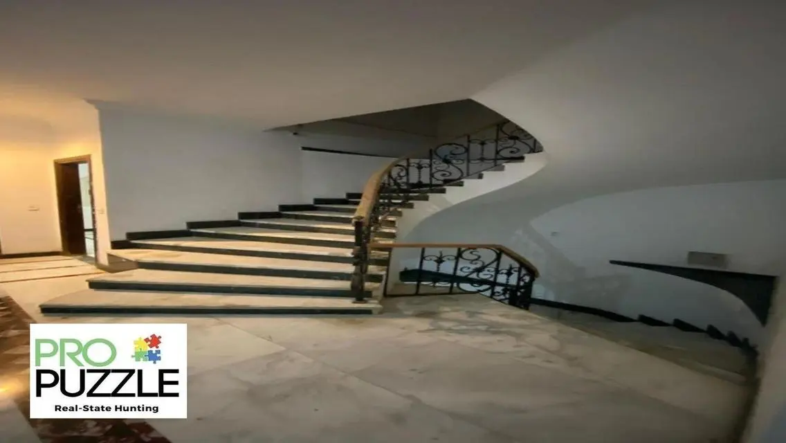 Luxury Villa for Sale with 610 sqm in Al Banafsaj