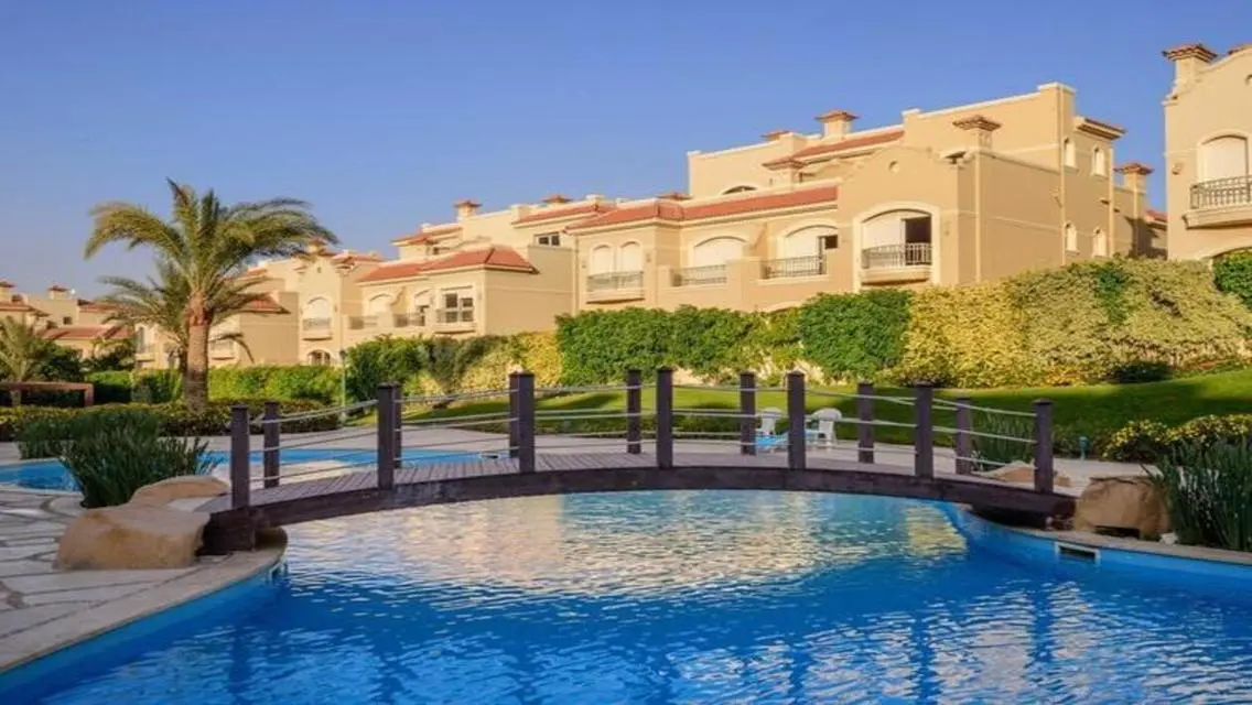 Luxurious Villa with 7 Bedrooms, Garden & Pool