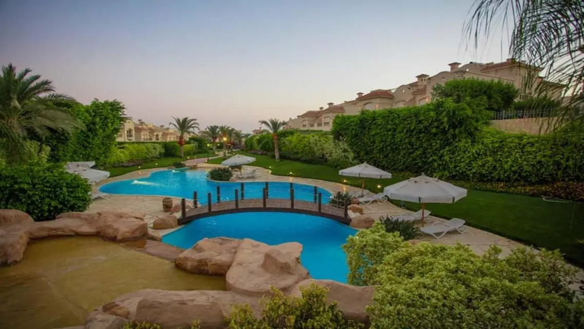 Luxurious Villa with 7 Bedrooms, Garden & Pool