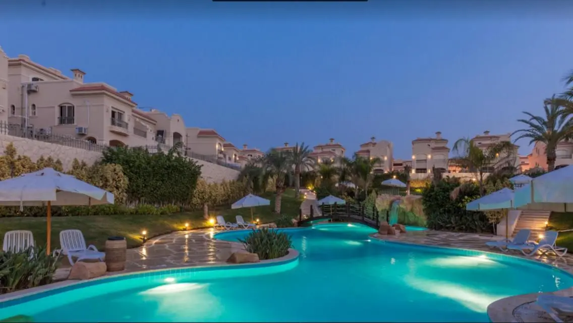 Luxurious Villa with 7 Bedrooms, Garden & Pool