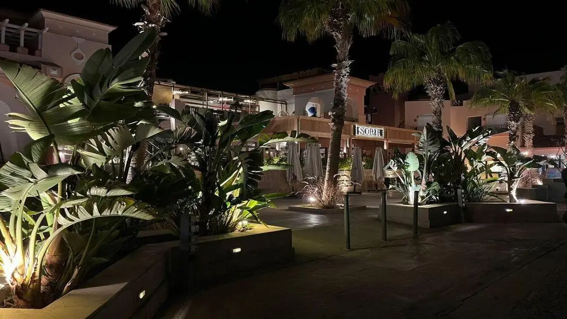 Luxury Apartment with Private Garden and Pool in Prime Location