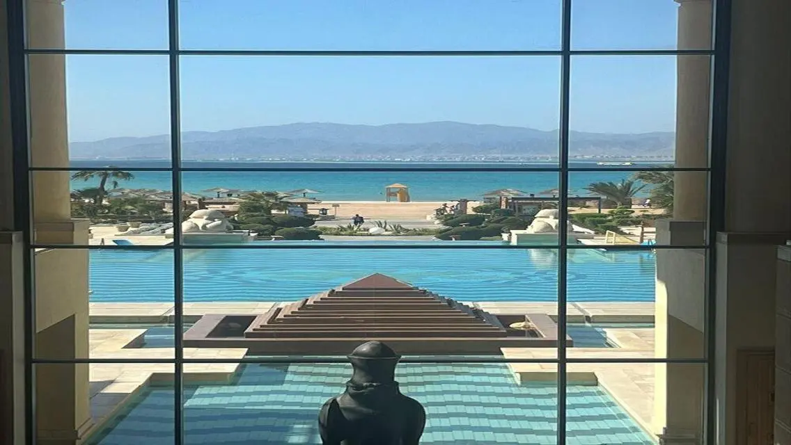 Luxury Apartment with Private Garden and Pool in Prime Location