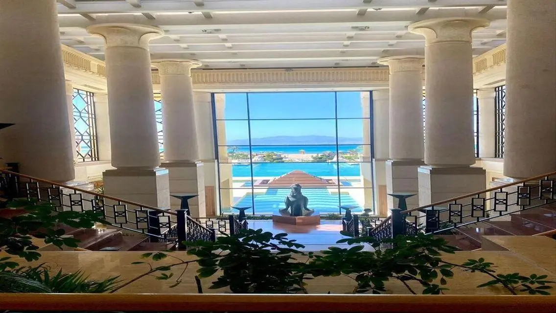 Luxury Apartment with Private Garden and Pool in Prime Location