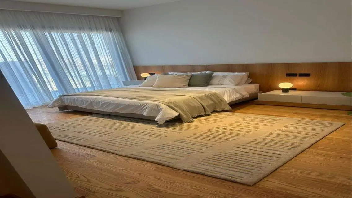 Luxury Apartment with Private Pool and Lakeside View
