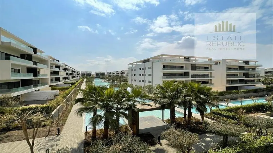 Luxury Apartment at an Attractive Price Overlooking Lakes