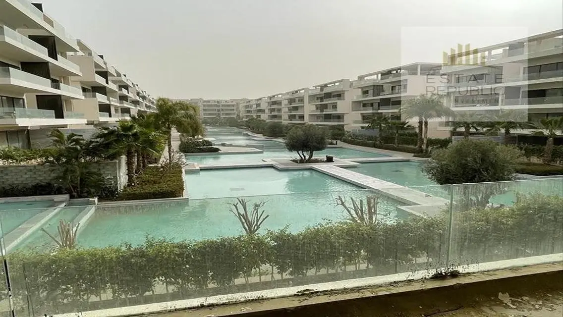 Luxury Apartment at an Attractive Price Overlooking Lakes