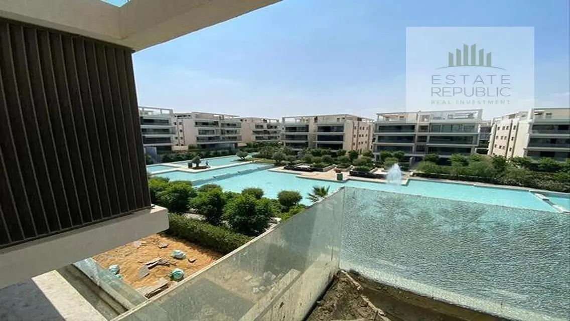 Luxury Apartment at an Attractive Price Overlooking Lakes