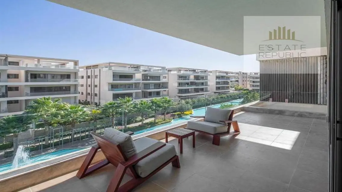 Luxury Apartment at an Attractive Price Overlooking Lakes