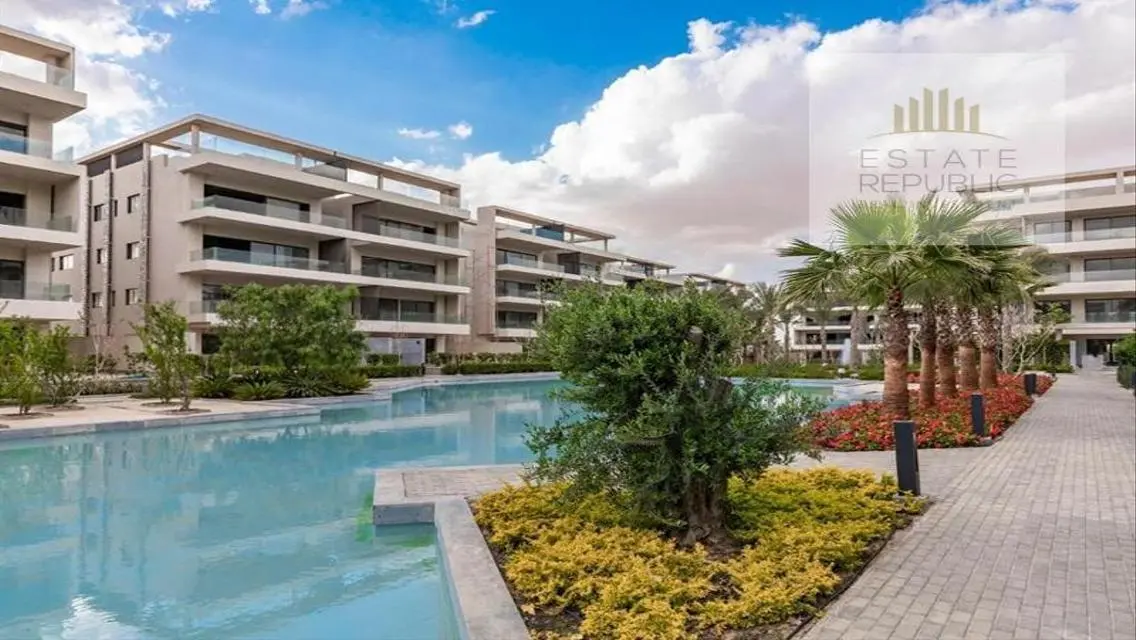 Luxury Apartment at an Attractive Price Overlooking Lakes