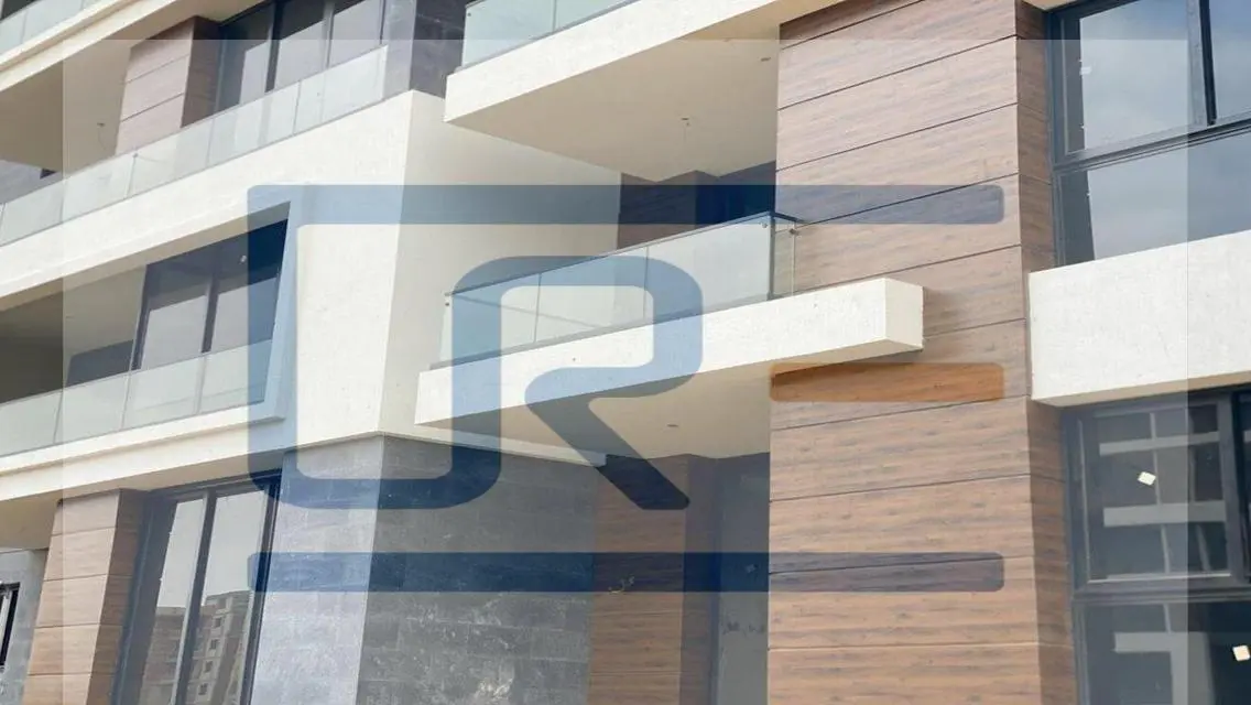 Luxury Apartment for Sale in La Mirada Grand Plaza