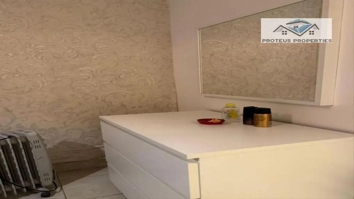شقة فاخرة مع حديقة خاصة وغرفة خادمة