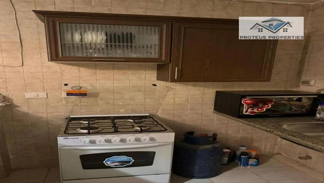 شقة فاخرة مع حديقة خاصة وغرفة خادمة