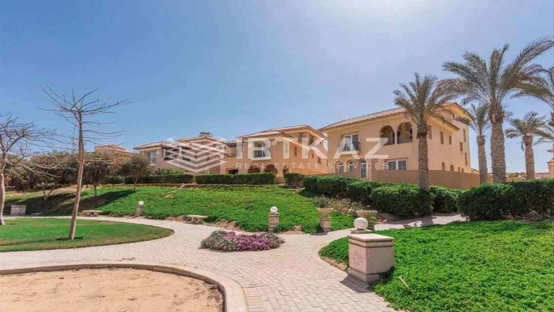 Luxurious Villa for 27000000 EGP with Private Garden and Stunning Views